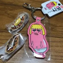 レア希少　新品未開封　キティ　博多どんたく ハローキティ」ストラップ付きポーチ、大中小3点セットが付録。InRed