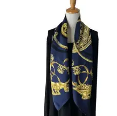 エルメス カレ90 LES CAVALIERS D'OR スカーフ ネイビー エルメス カレ90 LES CAVALIERS D'OR 黄金の騎士 スカーフ