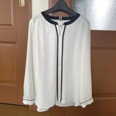 ホワイト/ブラック ストライプ 長袖ブラウスとスカートのセット