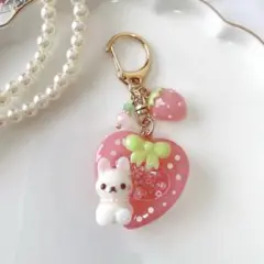 うさぎ いちご シェイカーキーホルダー