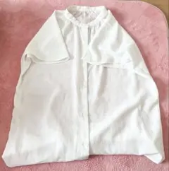 ホワイト ボタン付き 半袖シャツ