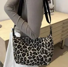 【新品】 レオパード柄 ショルダーバッグ ボディバッグ 豹柄 ヒョウ柄