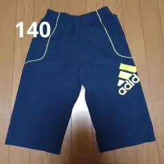 adidas ネイビー 半ズボン