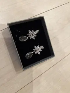 クリスタル花デザインイヤリング