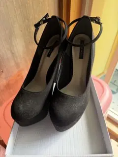 ESPERANZA ブラック アンクルストラップ スエードパンプス