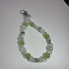 ハンドメイド 緑と白のビーズブレスレット