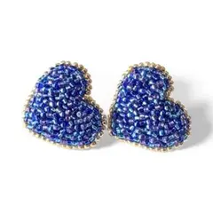 【ハンドメイド】青いハートのキラキラビーズイヤリング 刺繍