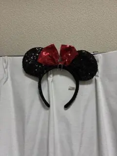 ミニーマウス風カチューシャ 黒と赤のラメ