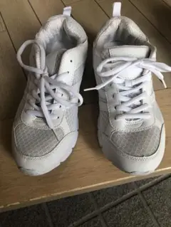 ホワイト メッシュ ランニングシューズ