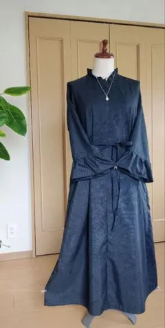 白大島紬 Vネック ロングワンピース 折り伏せ縫い仕立て ウエストリボン付き 白大島紬 Vネック ロングワンピース 折り伏せ縫い仕立て