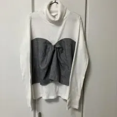 タートルネック 白　グレーチェック柄 長袖カットソー