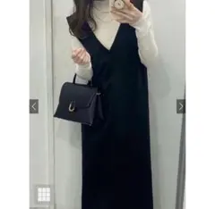 新品タグ付き　GRL Vネックバックスリットジャンパースカート　[sm12]
