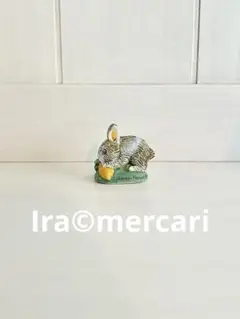 ブルーフォックスの子うさぎのフェーブ　動物　フェーヴ　フランス製　ミニチュア陶器