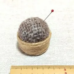 ウールと麻紐のミニピンクッション 針山 茶系 #5049
