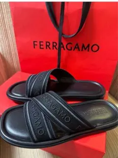 FERRAGAMO ブラック スライドサンダル