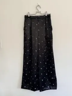 新品未使用 SLOBE IENA 刺繍フラワーサテンストレートイージーパンツのサムネイル