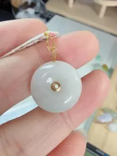 CS-0303天然本翡翠《本物保証》春彩　翡翠 平安叩ペンダント K18