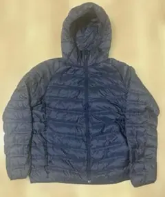 ユニクロ　ウルトラライトダウンシームレスパーカ　ネイビー