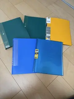 クリアファイル４冊　リング式ファイル１冊