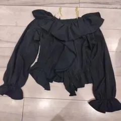 ［最終値下げ］フリル付きオフショルダー黒長袖ブラウス