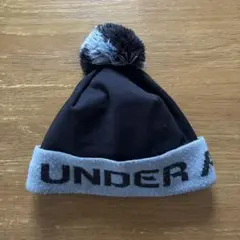 UNDER ARMOUR ポンポン付きニット帽