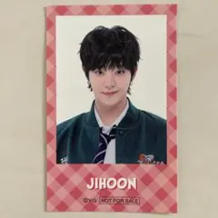 TREASURE はぴだんぶい カフェ ステッカー ジフン