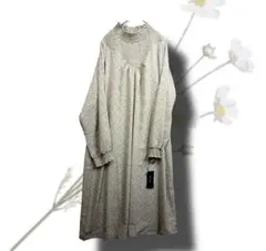 デイジーの淡いグリーンのワンピース