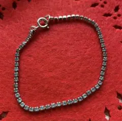 水色のストーン付き極細ブレスレット