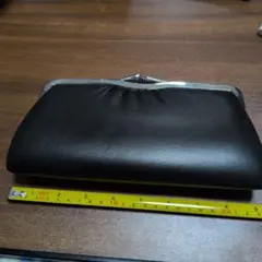 昭和な黒い合成皮革がま口財布