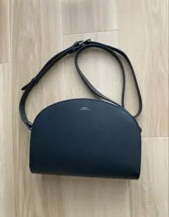 APC ハーフムーンバッグのサムネイル