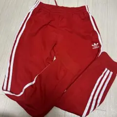 adidas レッド ジョガーパンツ 3本ライン