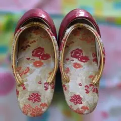 赤い花柄冬草履