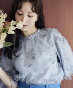 刺繍入りグレー五分袖ブラウス