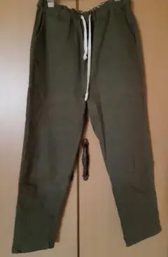 レディースパンツ　カーキ色