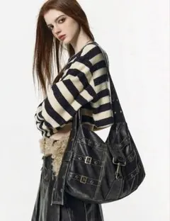 カジュアル ブラック ショルダーバッグ