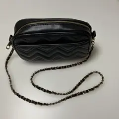 ブラック ジグザグキルティング ショルダーバッグ