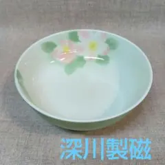 深川製磁　有田焼　花柄の薄緑色ボウル 陶器製