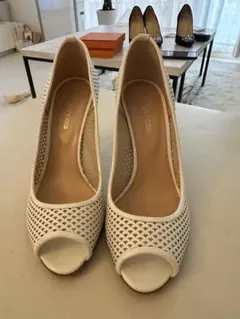 セルジオロッシ　ホワイト　美品　35 7センチヒール