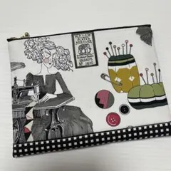 フラットポーチ　アレキサンダーヘンリー　Ghastlie Craft