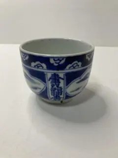 青白磁 茶碗 花と風景の絵柄