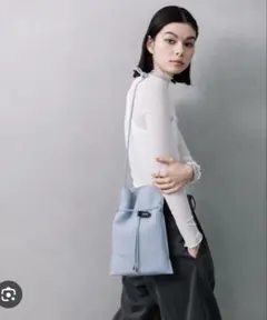 【BEAURE ビュレ】カウレザー 薄マチ巾着 ショルダーバッグ