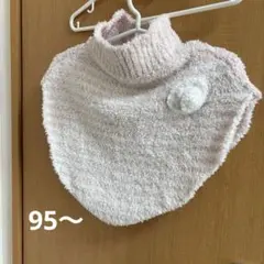 淡いピンクのポンチョ・タートルネック