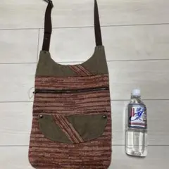 メッセンジャーバッグ 赤と茶色のストライプ　裂織になります。