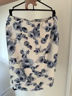 花柄タイトスカート 白