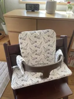 ラスト1点Stokke ストッケ トリップトラップ用シートクッション 恐竜柄
