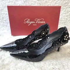RogerVivier ロジェヴィヴィエ パテント 黒 カットワーク 36 箱付のサムネイル