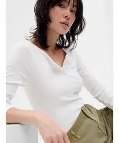 美品　GAP モダン ヘンリーネックTシャツ