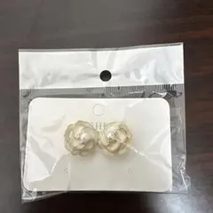 花形パール付きピアス