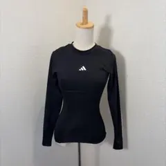 adidas TECHFIT ブラック 長袖 トップス　インナー