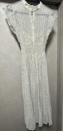 Herlipto Monotone Floral Pleated Dress - メルカリ